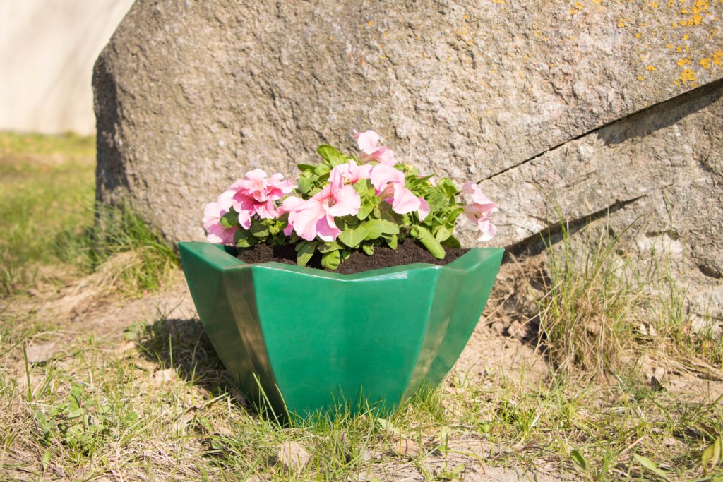 Вазон пластиковый. Собственное производство. Чистоград. Кашпо цветочное Лотос 350/450. Модель 2019  🍏 Каталог ранее выпускаемой завовом продукции  ⛲ — это Завод Чистовод, Минск — это септик автономной канализации «под ключ» в частном доме и на даче в Минске и по Беларуси, это канализация с гарантией, доставкой и рассрочкой   Каталог