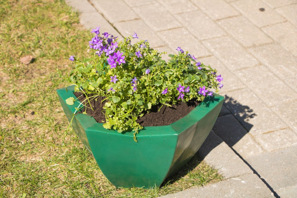 Вазон пластиковый. Собственное производство. Чистоград. Кашпо цветочное Лотос 350/450. Модель 2019  🍏 Каталог ранее выпускаемой завовом продукции  ⛲ — это Завод Чистовод, Минск — это септик автономной канализации «под ключ» в частном доме и на даче в Минске и по Беларуси, это канализация с гарантией, доставкой и рассрочкой   Каталог
