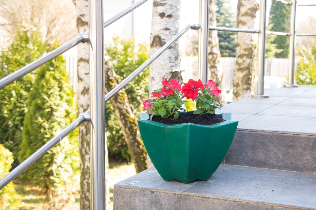 Вазон пластиковый. Собственное производство. Чистоград. Кашпо цветочное Лотос 350/450. Модель 2019  🍏 Каталог ранее выпускаемой завовом продукции  ⛲ — это Завод Чистовод, Минск — это септик автономной канализации «под ключ» в частном доме и на даче в Минске и по Беларуси, это канализация с гарантией, доставкой и рассрочкой   Каталог