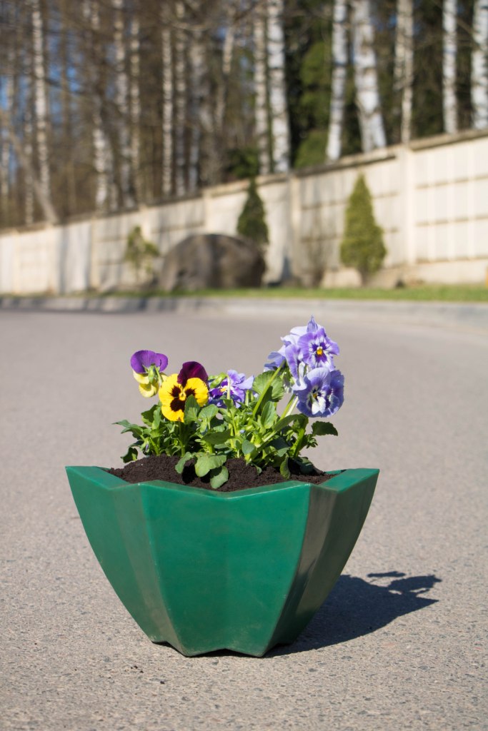 Вазон пластиковый. Собственное производство. Чистоград. Кашпо цветочное Лотос 350/450. Модель 2019  🍏 Каталог ранее выпускаемой завовом продукции  ⛲ — это Завод Чистовод, Минск — это септик автономной канализации «под ключ» в частном доме и на даче в Минске и по Беларуси, это канализация с гарантией, доставкой и рассрочкой   Каталог