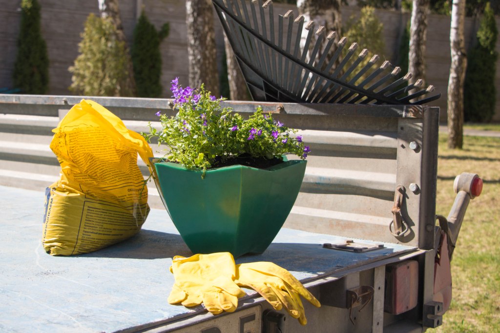 Вазон пластиковый. Собственное производство. Чистоград. Кашпо цветочное Лотос 350/450. Модель 2019  🍏 Каталог ранее выпускаемой завовом продукции  ⛲ — это Завод Чистовод, Минск — это септик автономной канализации «под ключ» в частном доме и на даче в Минске и по Беларуси, это канализация с гарантией, доставкой и рассрочкой   Каталог