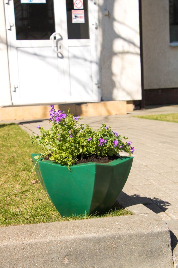 Вазон пластиковый. Собственное производство. Чистоград. Кашпо цветочное Лотос 350/450. Модель 2019  🍏 Каталог ранее выпускаемой завовом продукции  ⛲ — это Завод Чистовод, Минск — это септик автономной канализации «под ключ» в частном доме и на даче в Минске и по Беларуси, это канализация с гарантией, доставкой и рассрочкой   Каталог