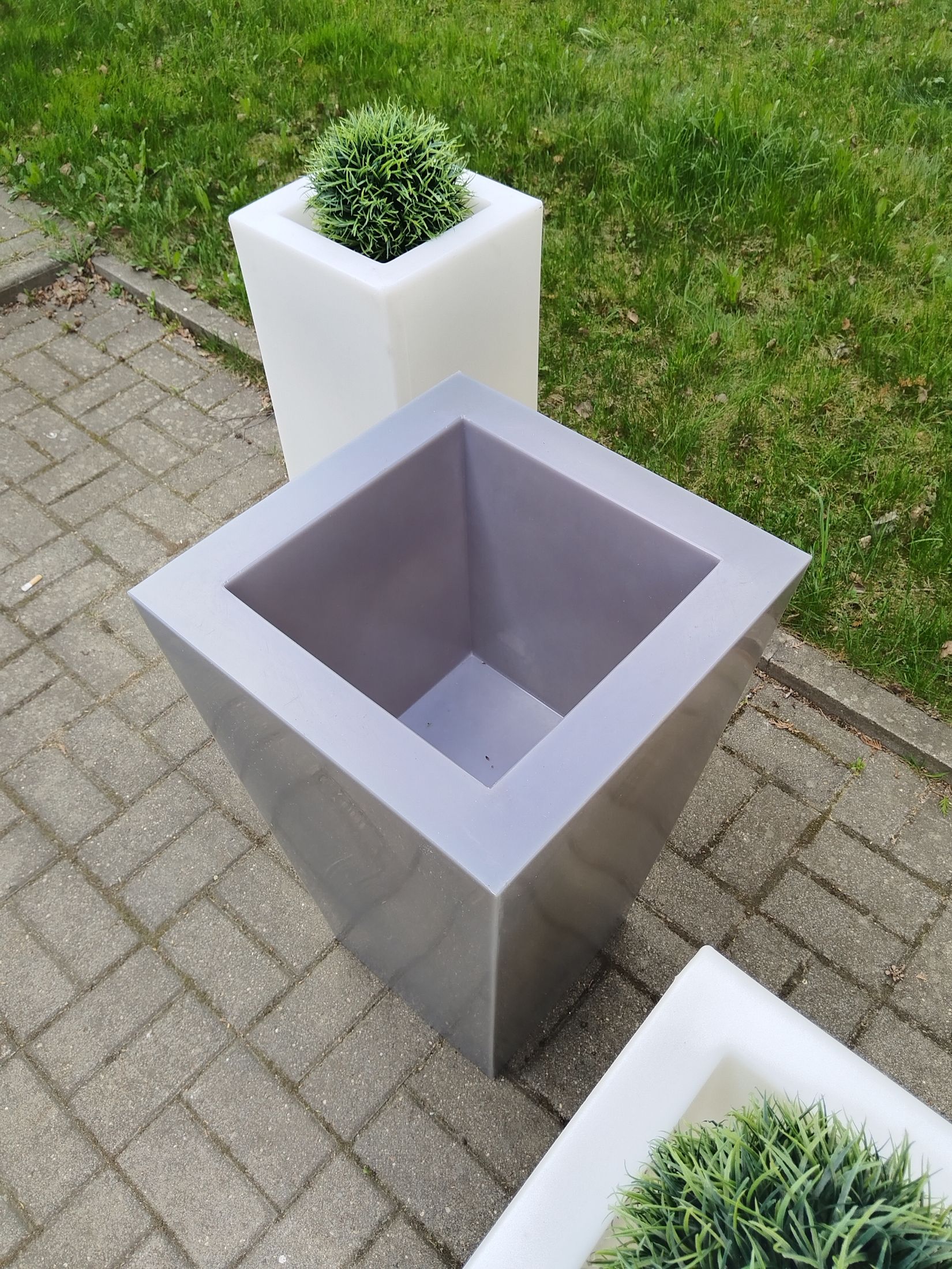 Кашпо квадрат 300x300x730  белый,  Кашпо квадрат 300x300x730  ⛲ — это Завод Чистовод, Минск — это септик автономной канализации «под ключ» в частном доме и на даче в Минске и по Беларуси, это канализация с гарантией, доставкой и рассрочкой  1  руб.