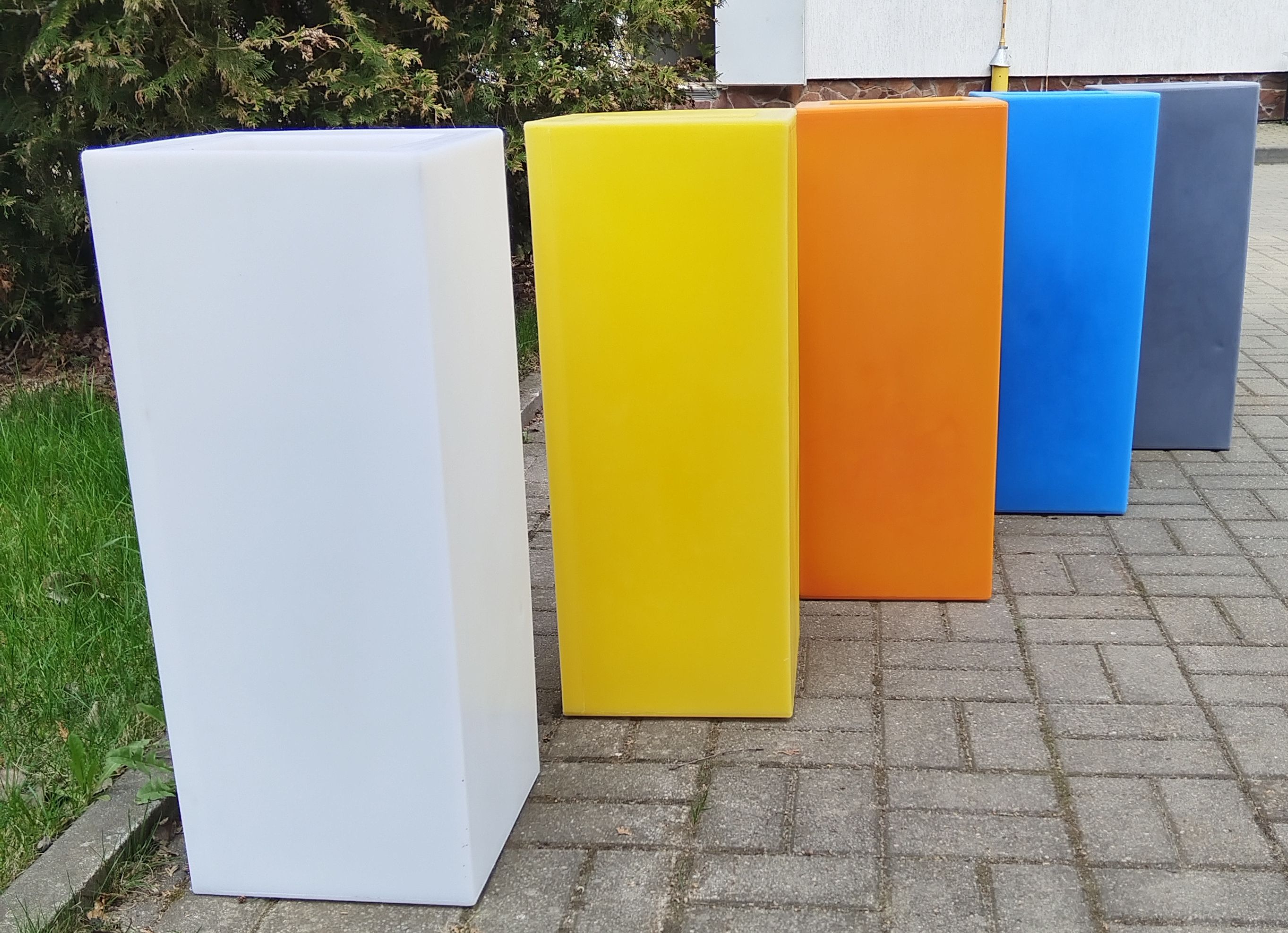 Кашпо квадрат 300x300x730 жёлтый,  Кашпо квадрат 300x300x730  ⛲ — это Завод Чистовод, Минск — это септик автономной канализации «под ключ» в частном доме и на даче в Минске и по Беларуси, это канализация с гарантией, доставкой и рассрочкой  1  руб.